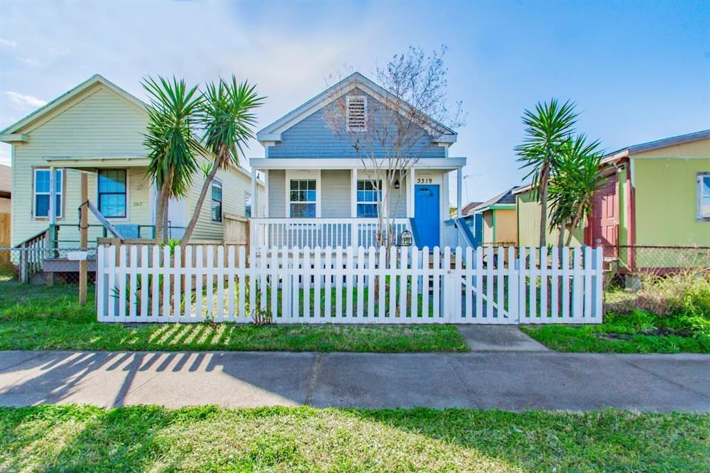 Blue Door Next Door! Cute, Chic, great place to call home!