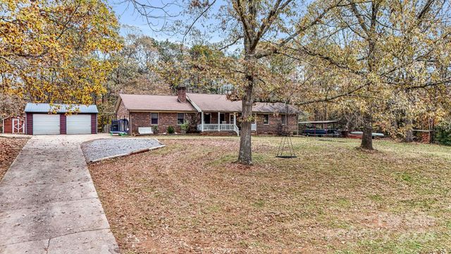 $315,000 | 1807 Norman Parker Road | North Brook Township - Lincoln County