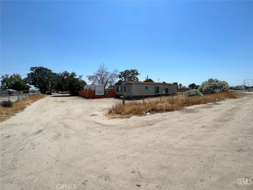 a view of a dry yard with a house