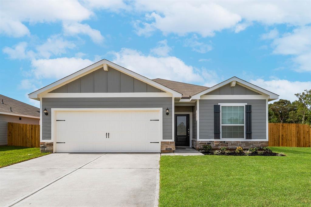 a front view of house with yard and garage