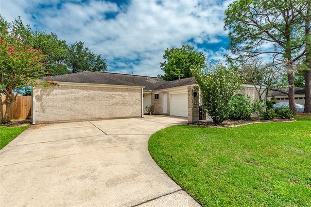 $310,000 | 14907 Aspen Hills Drive | Clear Lake