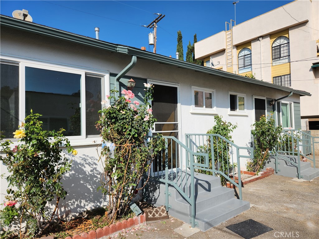 a view of house with patio outdoor seating space