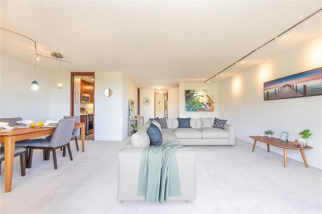 $700,000 | 6750 Hawaii Kai Drive, Unit 305 | Hawaii Kai