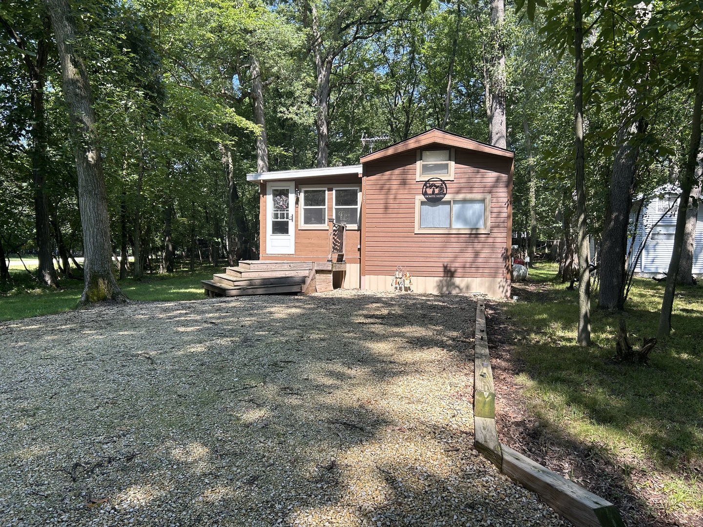 a view of front of a house with a yard