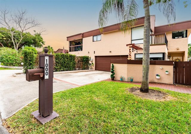 $795,000 | 1000 Northeast 204th Lane, Unit D | Ives Estates