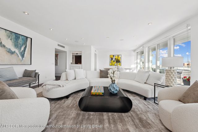 $8,950,000 | 130 Sunrise Avenue, Unit PH 8 | In Town