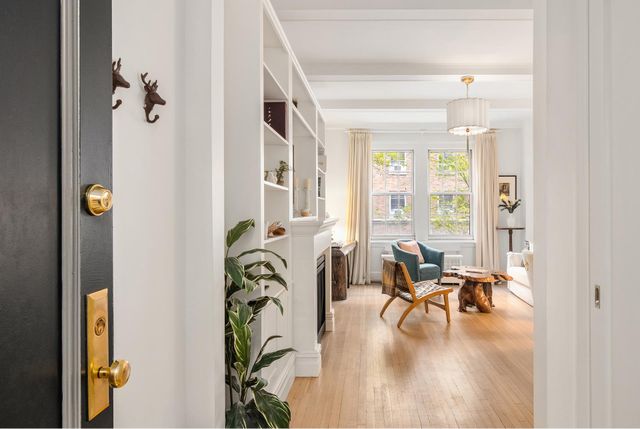 $2,400,000 | 120 West 70th Street, Unit 3A | Upper West Side