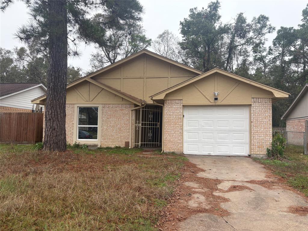 a view of a house with a yard and garage