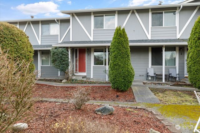 $275,000 | 685 Southeast Ireland Street, Unit 3 | Oak Harbor