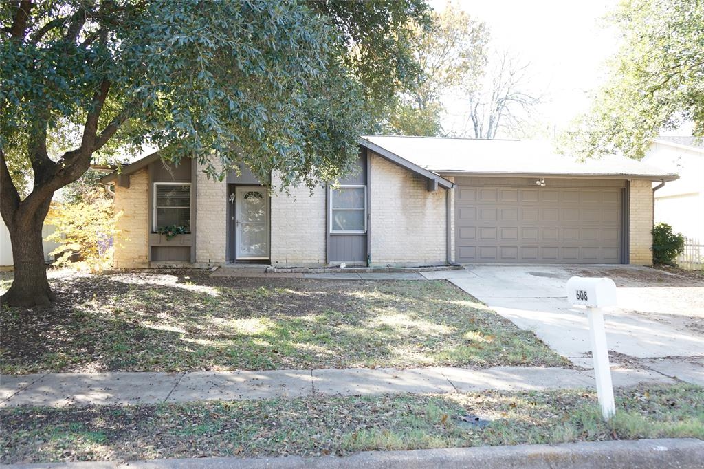 a view of a house with yard and tree s