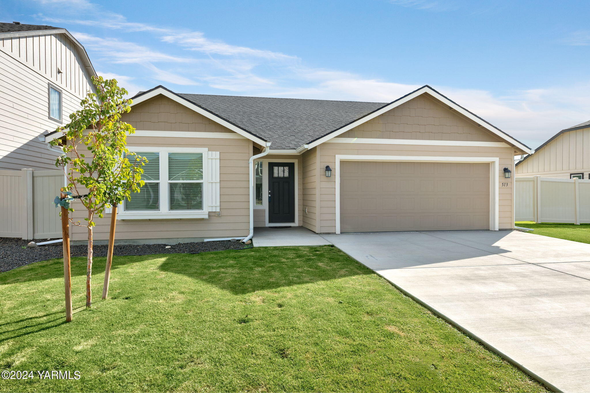 a view of a house with a yard