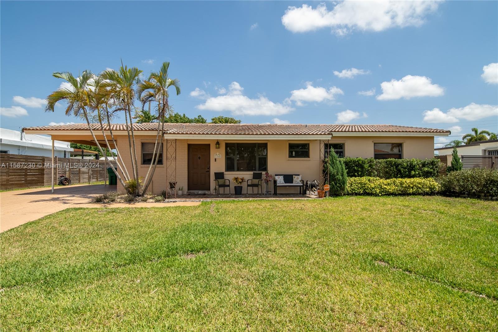 a view of a house with backyard porch and garden