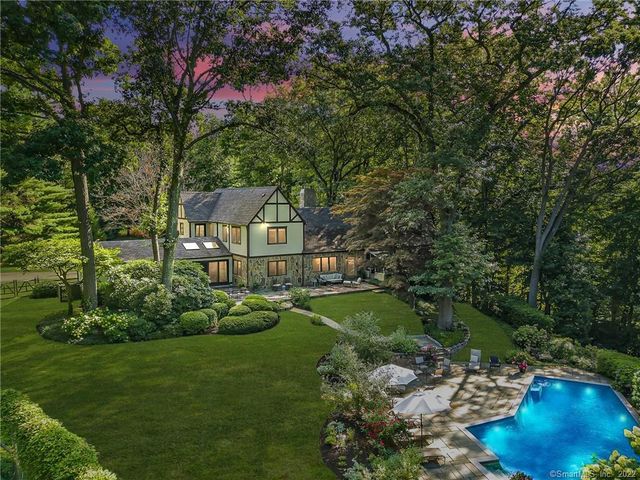 $2,500,000 | 12 Iron Gate Hill | Compo-Owenoke Historic District