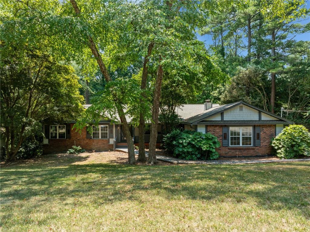 a view of a house with a yard