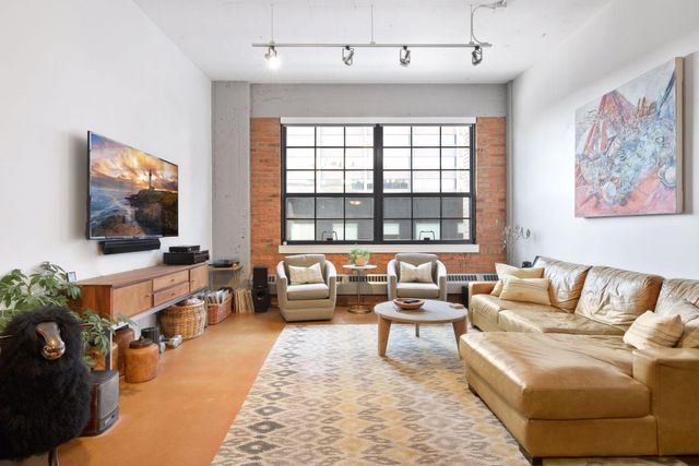 $1,950 | 250 Park Avenue, Unit 404 | American Trio Lofts