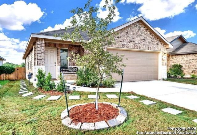 $240,000 | 293 Middle Grn Loop | Floresville