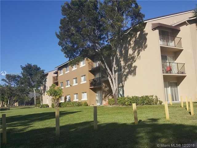 $1,500 | 1167 Benoist Farms Road, Unit 202 | Golden Lakes