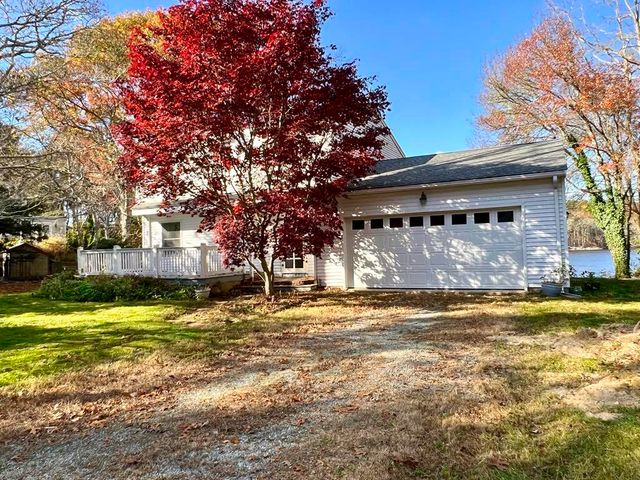 $799,900 | 15 Red Brook Pond Drive | Pocasset