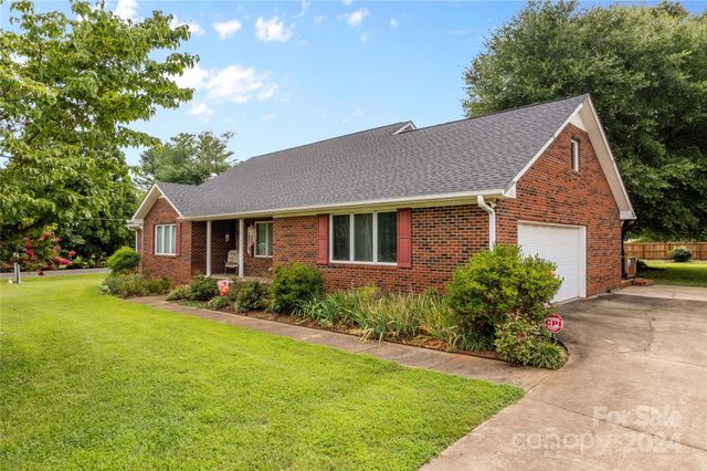 $395,000 | 105 Baymount Drive | Bethany Township - Iredell County