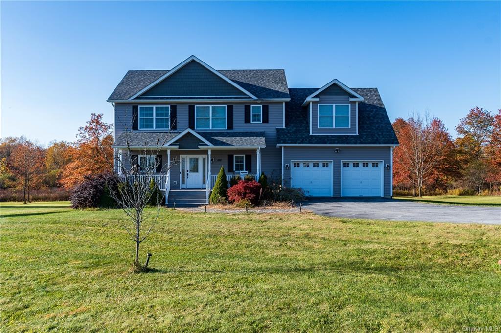 a view of a house with a yard