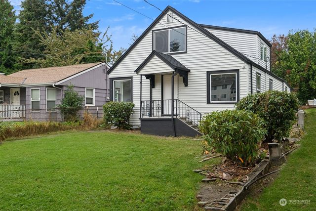 $589,900 | 15421 10th Avenue Southwest | Lake Burien