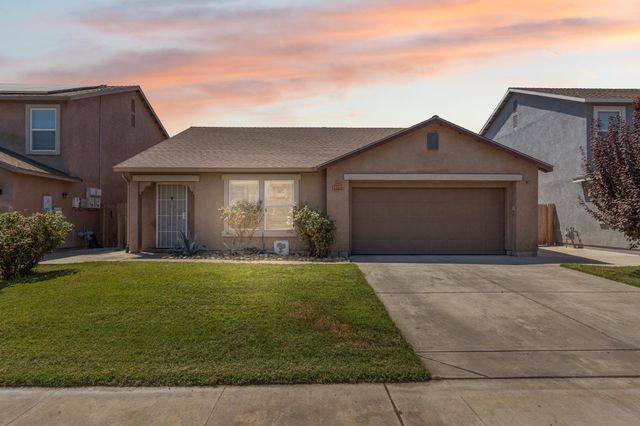 $324,900 | 2209 Poppyview Avenue | Tulare