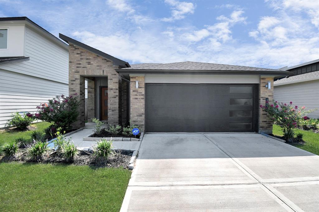 a front view of house with yard