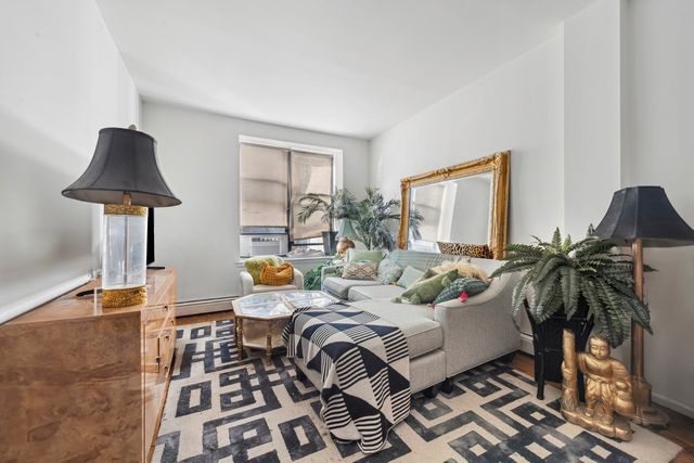 $529,000 | 201 Central Park North, Unit 3C | Harlem