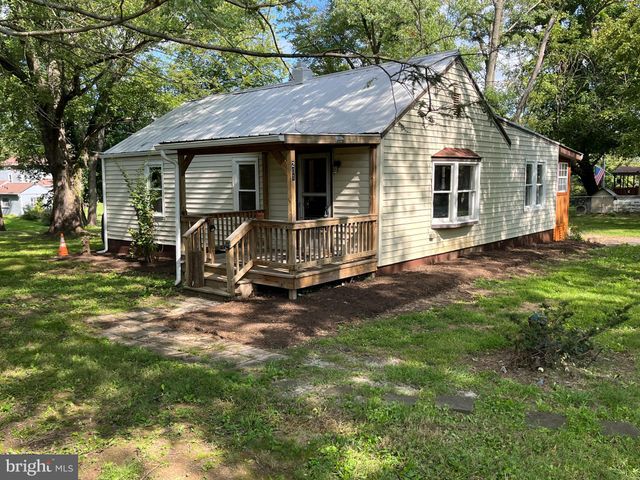 $240,000 | 201 Oak Tree Road