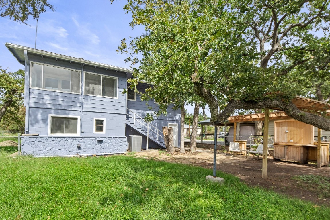 a view of house with a yard