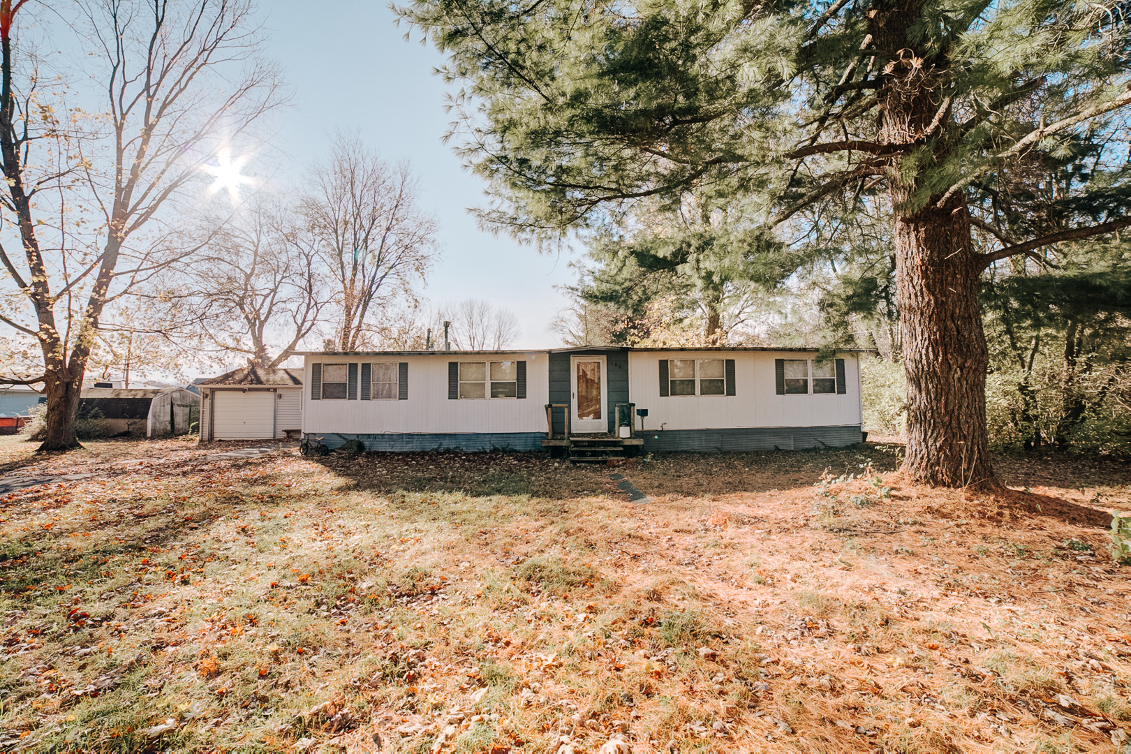 a view of a house with a yard