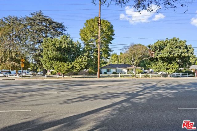 $1,531,376 | 15471 Victory Boulevard | Van Nuys