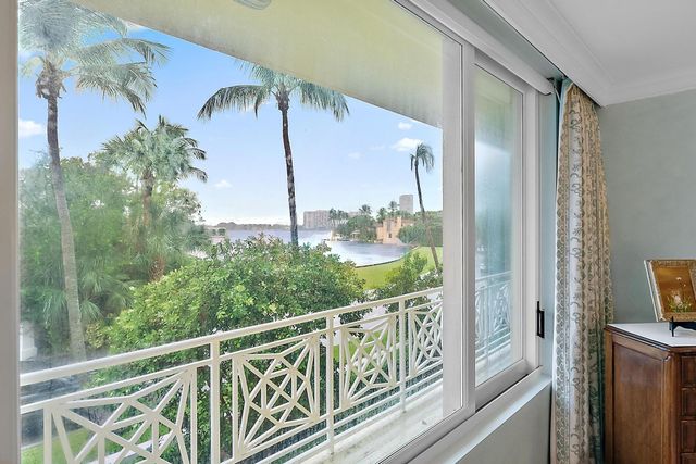 $7,495,000 | 425 Worth Avenue, Unit 2F | Casa del Lago