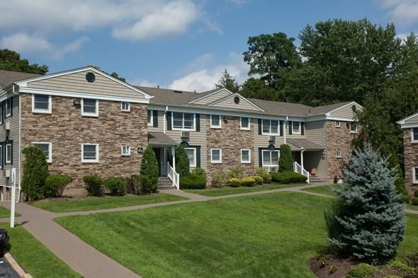 $2,480 | 35 Elliott Place, Unit 352B | Smithtown Hamlet