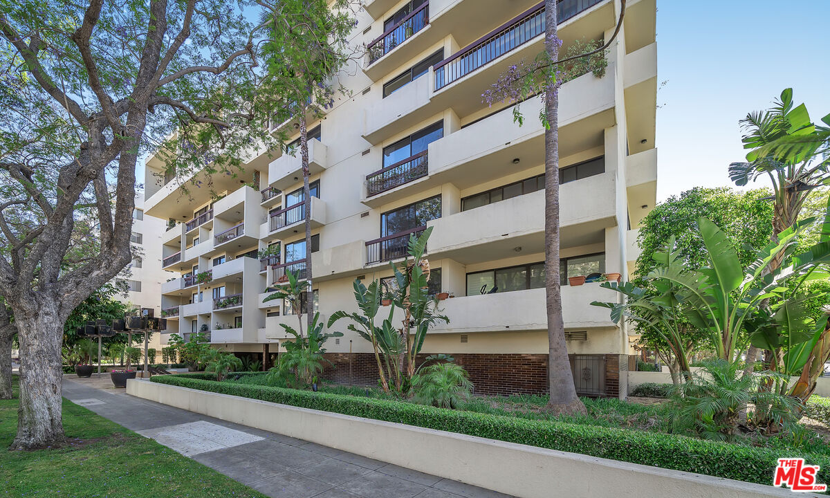 325 North Oakhurst Drive Unit 505 Beverly Hills CA 90210 Compass