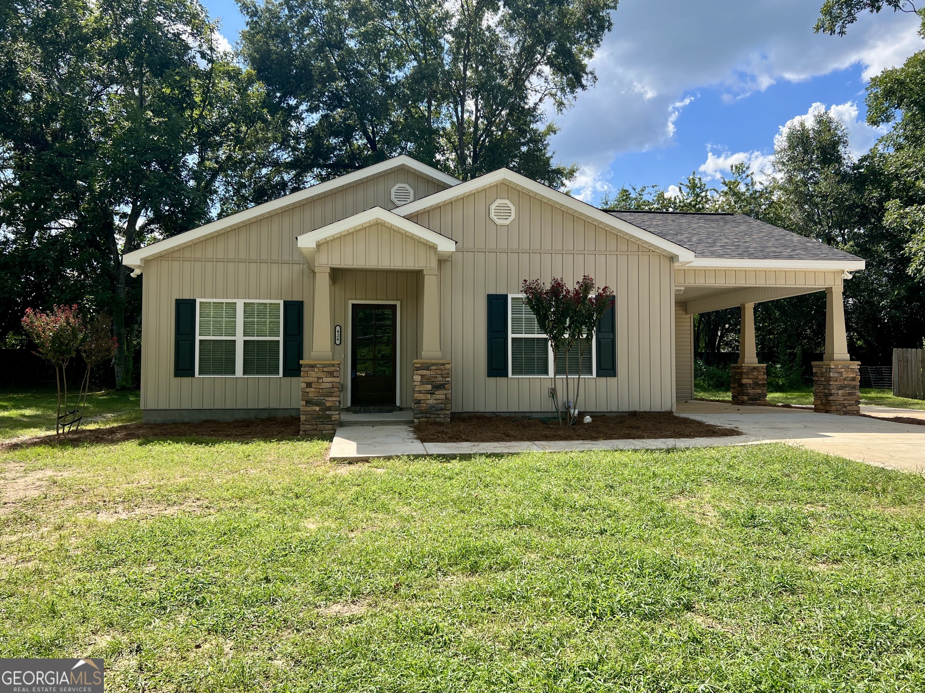 a view of a house with a yard