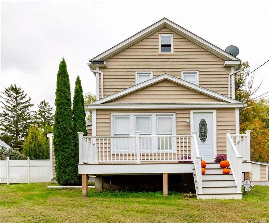 a view of house with a yard