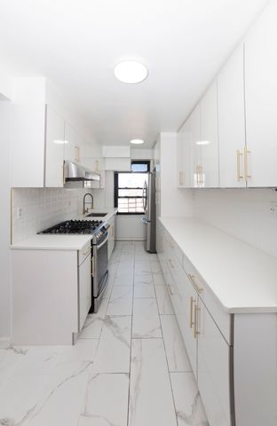 $785,000 | 210 East Broadway, Unit H1904 | Lower East Side