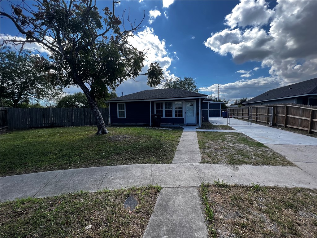 a view of a house with a yard