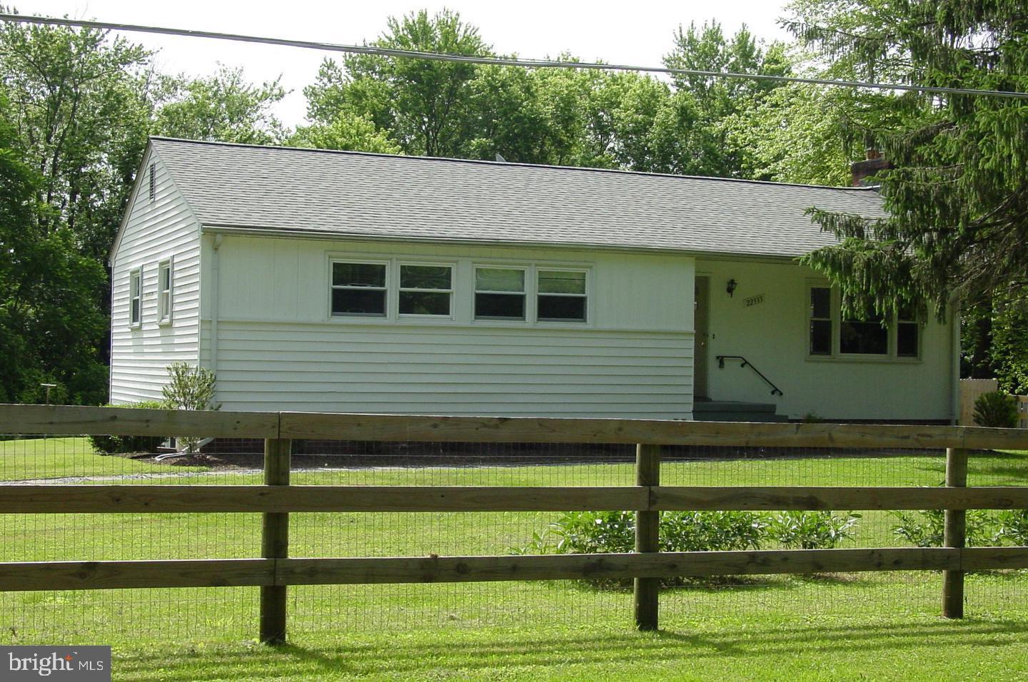 a view of a back yard of the house