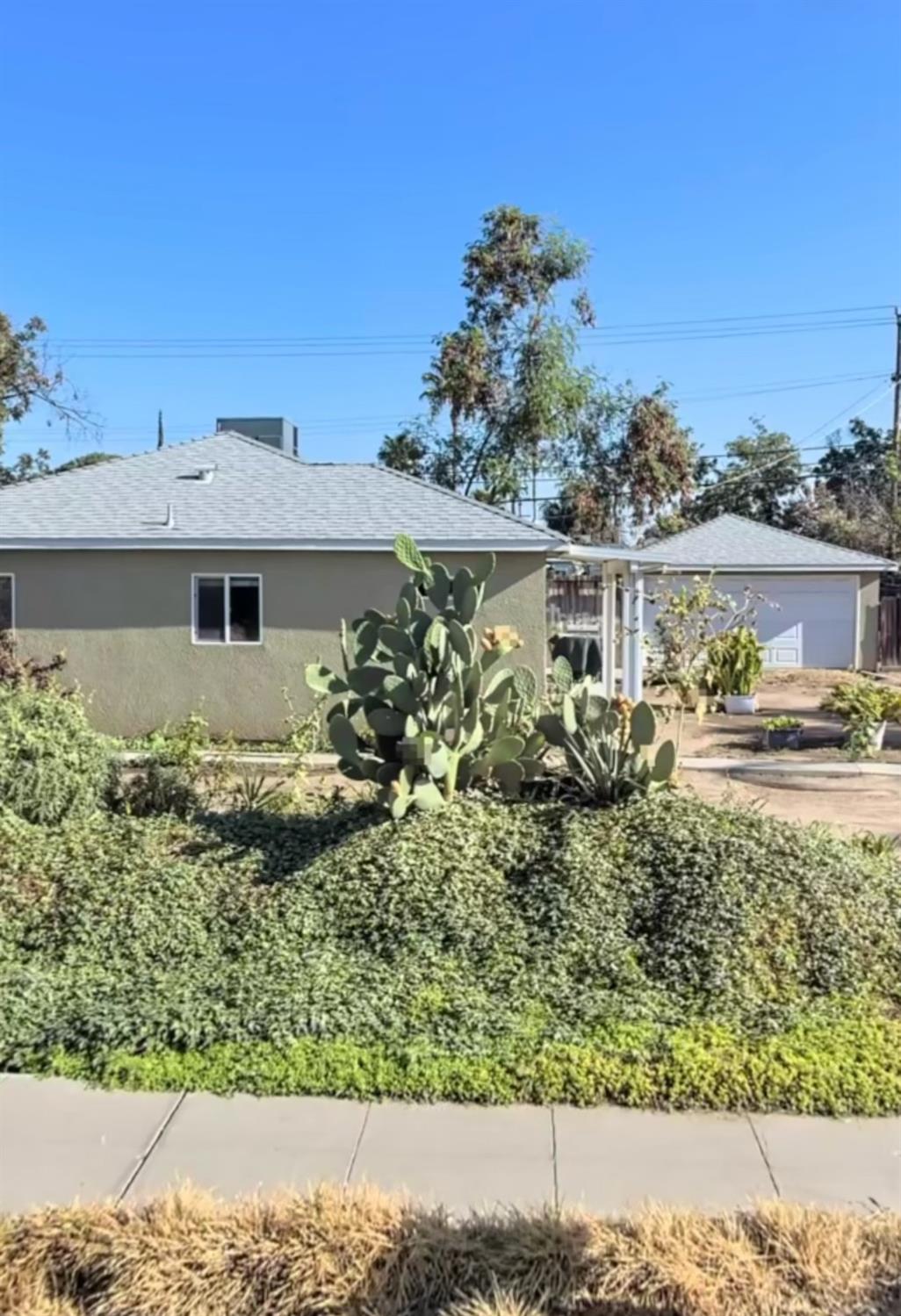 a view of a house with a yard and plants