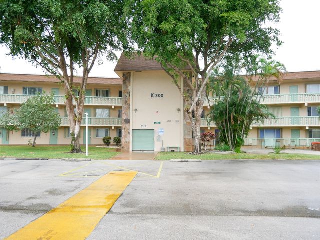 $90,000 | 200 Village Green Circle East, Unit K311 | Palm Springs Village