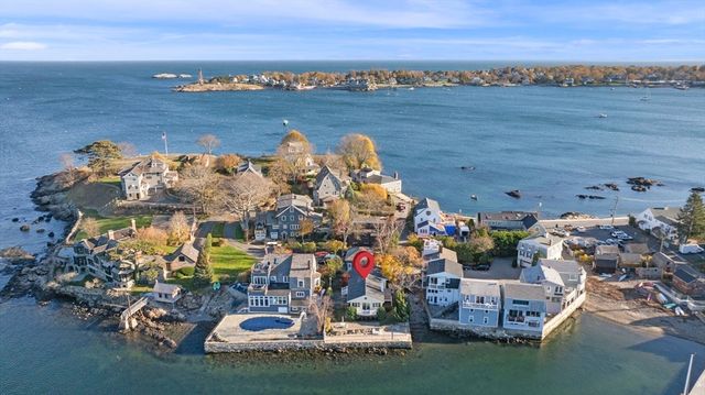 $1,995,000 | 9 Fort Beach Way | Old Town Marblehead