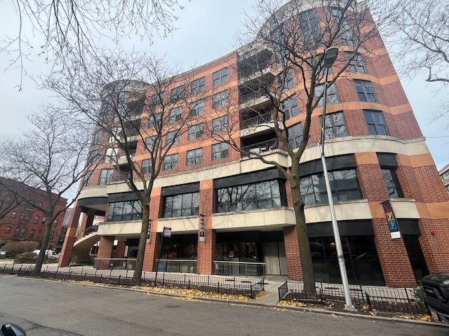 $439,900 | 350 West Belden Avenue, Unit 402 | Belden Centre