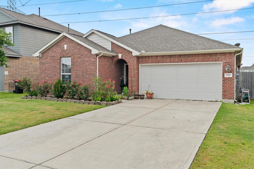 a front view of house with yard