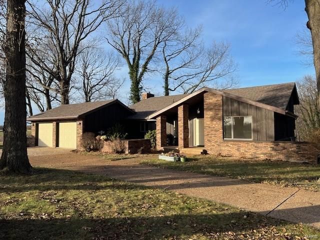 $350,000 | 7307 Moulton Road | Bunker Hill Township - Macoupin County