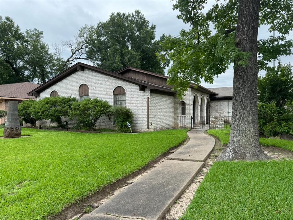 Front view of home