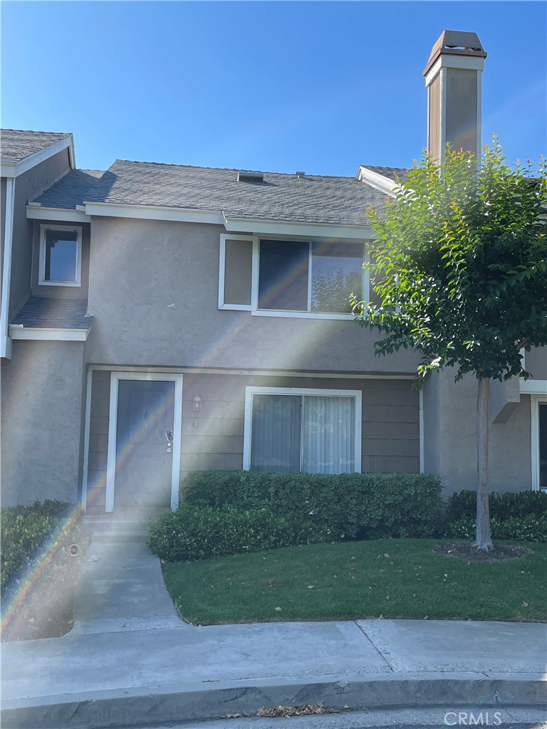 a view of a house with a yard