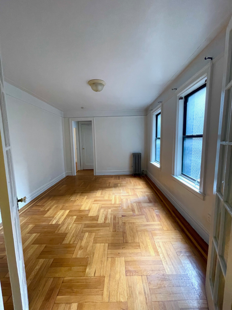 a view of empty room with window