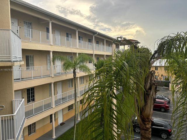 $2,500 | 6940 Northwest 179th Street, Unit 3047 | Country Club of Miami